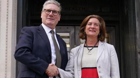 Keir Starmer ac Eluned Morgan