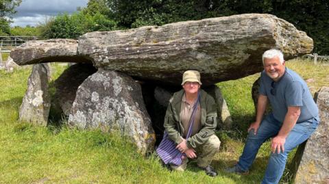 Tour guide Steve Casey and English Heritage curator Win Scott