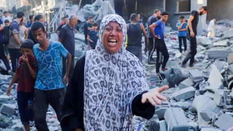 A woman reacts following an overnight Israeli air strike on a house in Gaza City, northern Gaza (16 September 2025)