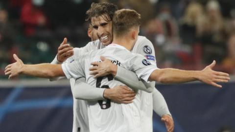 Javi Martinez celebrates with Joshua Kimmich