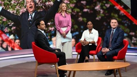 Laura Kuenssberg stands with Kemi Badenoch, Wes Streeting and Zia Yusuf.