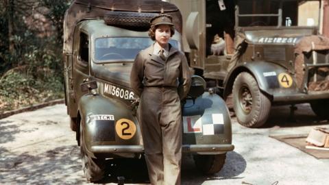 Queen Elizabeth in military uniform