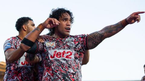 Joe Ofahengaue celebrates for Leigh
