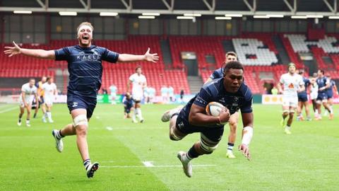 : Bill Mata of Bristol dives over to score the first try during the Gallagher PREM match between Bristol Bears