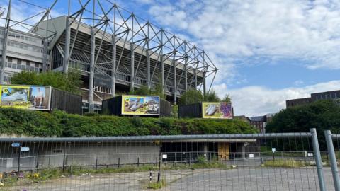 Disused land adjacent to St James' Park