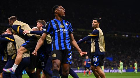 Inter players celebrate