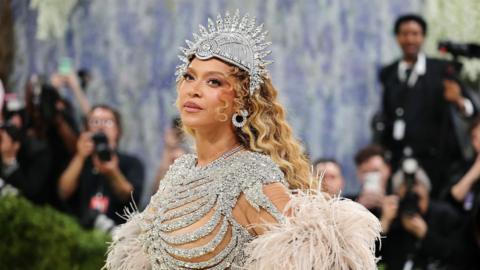 NEW YORK, NEW YORK - MAY 04: Beyoncé attends the 2026 Met Gala celebrating "Costume Art" at the Metropolitan Museum of Art on May 04, 2026 in New York City. (Photo by Mike Coppola/Getty Images)
