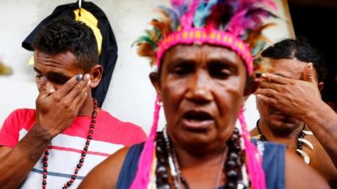 Members of Brazil"s indigenous Gamela tribe react after their tribe members were injured in a dispute over land in northern Brazil, 3 May 2017