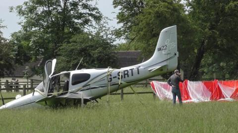 Plane crashed in a field