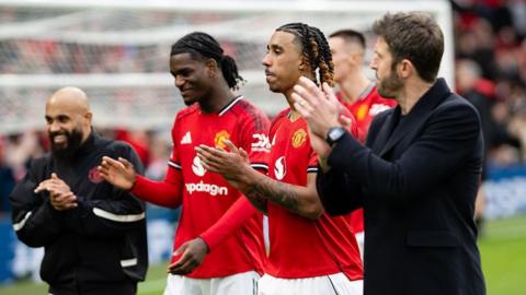 Manchester United head coach Michael Carrick (right), with Leny Yoro, Ayden Heaven and Bryan Mbeumo (left) after the 2-1 win against Crystal Palace