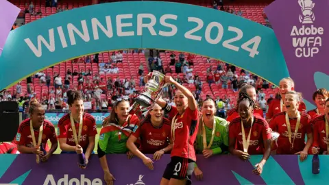 Katie Zelem lifts the Women's FA Cup