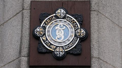 A Garda logo on a wall