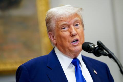 Война в Украине: Трамп допустил поездку в Стамбул на переговоры России и Украины