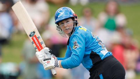Tammy Beaumont of Adelaide Strikers plays a shot