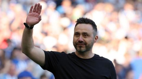 Roberto de Zerbi waves farewell to Brighton