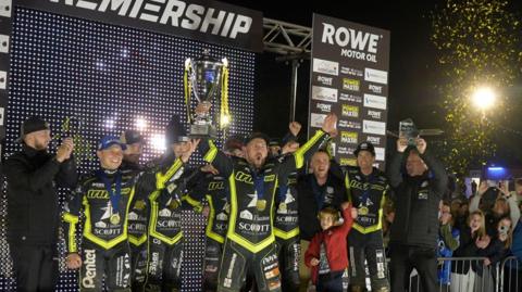 Ipswich Witches lifting the Premiership trophy in 2025