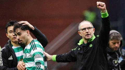 Martin O'Neill waves to Celtic fans