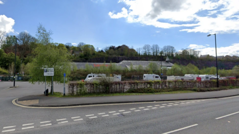 Matlock Bath station travellers