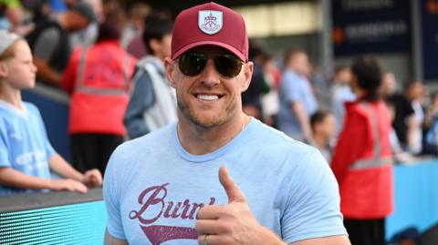 JJ Watt gives a thumbs up