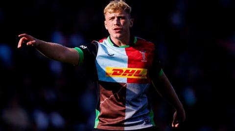 Jack Kenningham points to his teammates 