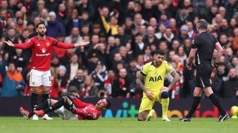 Tottenham skipper Cristian Romero is sent off against Man Utd