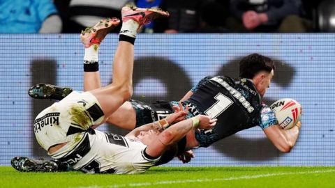 Leigh Leopards' David Armstrong (right) scores a try during the Betfred Super League match at MKM Stadium, Hull. 