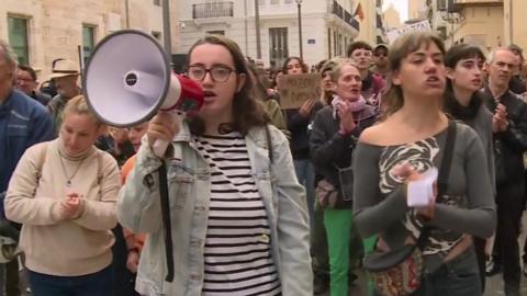 Protesters outside parliament in Valencia call for the regional leader's resignation