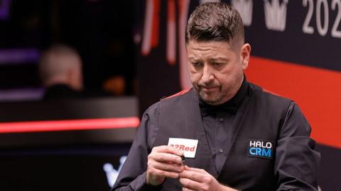 Matthew Stevens chalks his cue