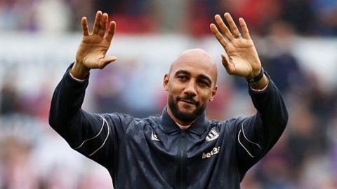 Steven Nzonzi waves to Stoke fans