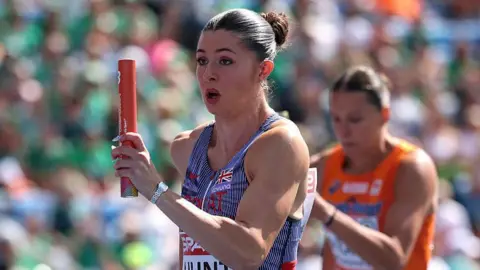 Amy Hunt in the 4x100m relay