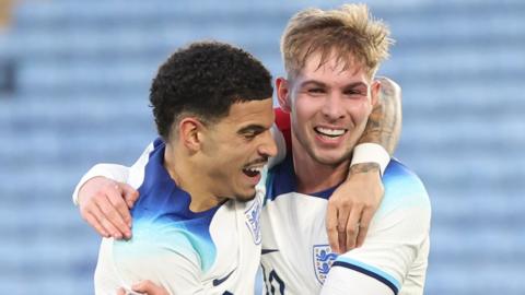 England's Emile Smith Rowe celebrates