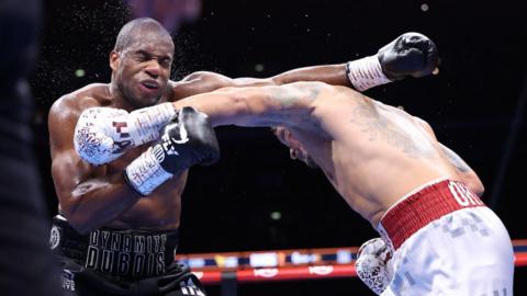 Oleksandr Usyk lands a left hand on Daniel Dubois