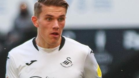 Viktor Gyokeres in action for Swansea