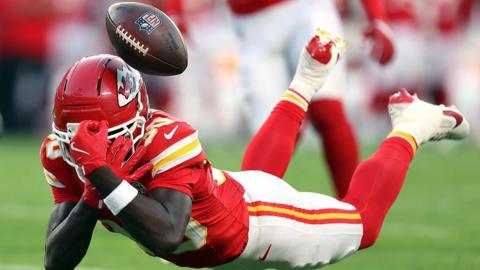 Kansas City Chiefs' Brashard Smith misses a catch during the first quarter of the NFL Preseason 2025 game against the Chicago Bears at Arrowhead Stadium in Kansas City, Missouri. Photo by Jamie Squire