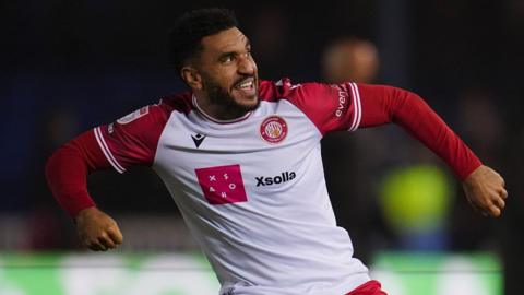 Jamie Reid scores for Stevenage