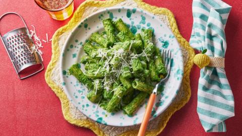 Green kale pasta