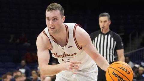 CJ Fulton in action for Charleston Cougars 