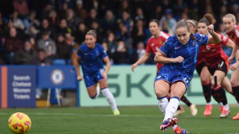 Guro Reiten scores penalty