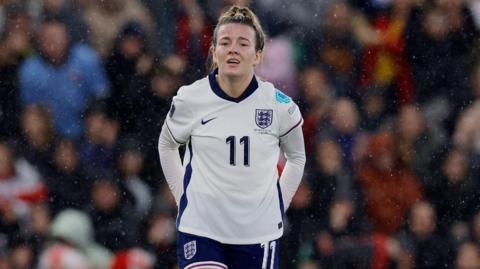 Lauren Hemp during England's game against the Republic of Ireland