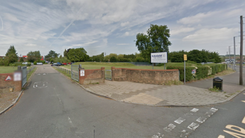 The outside of Icknield High School in Luton. The picture shows the sign of the should and road markings.