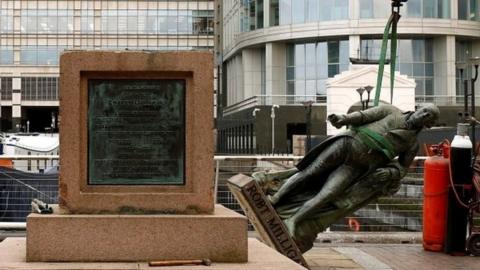 Workmen taking down Robert Milligan statue