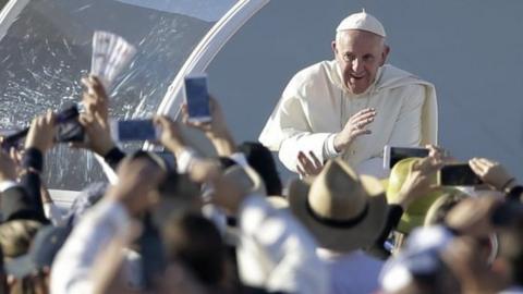Crowds greet Pope Francis as he arrives for a mass in Ciudad Juarez. Photo: 17 February 2016