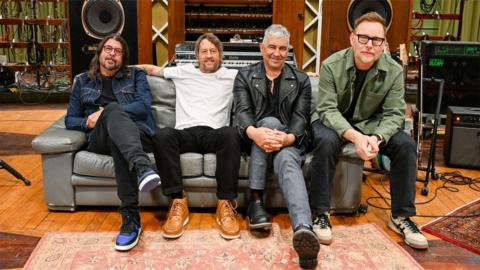 Foo Fighters, L-R: Dave Grohl, Chris Shiflett, Pat Smear, Nate Mendel