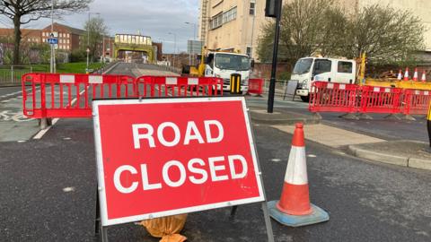 Road closure sign on Drypool Bridge