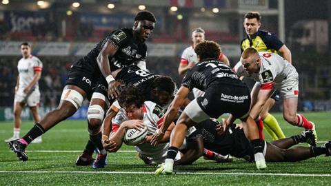 Tom Stewart scores a try