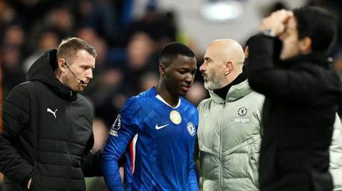 Moises Caicedo walks off the pitch after being sent off against Arsenal, walking past Maresca. 