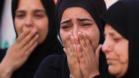 Women mourn during the funeral of Palestinians killed in an Israeli strike in the town of Beit Lahia, at al-Shifa Hospital in Gaza City (23 April 2026)