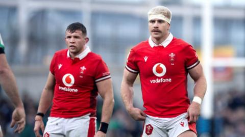 Hooker Elliot Dee (L) and back row Aaron Wainwright in action for Wales