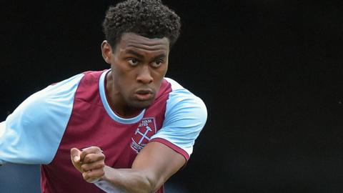 Olatunji Akinola in action for West Ham Under-21s