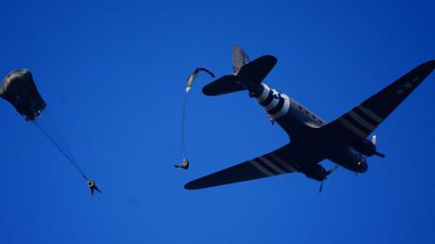 Paratroopers leap off plane 